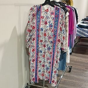 LOFT Floral Duster with Red and Blue Flowers. Perfect Chic Summer Throw On! Xs